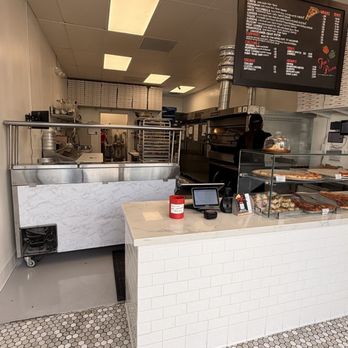 Joe's Pizza - Inside - Pizza Near Me - Los Angeles, California