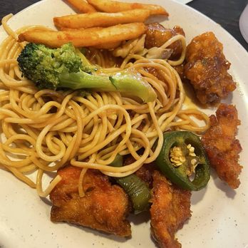 International Buffet - Chow mein, fries, orange chicken, and spicy chicken - Buffets Near Me - Montebello, California