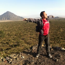 Zona Arqueológica de Cantona - Perdón x el narcisismo pero es para que se den una idea de la inmensidad. Estoy al borde del precipicio