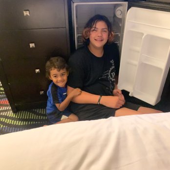 Appletree Inn - The room was so hot I had to sit in a fridge - Hotels Near Me - Independence, Kansas Appletree Inn - The room was so hot I had to sit in a fridge - Hotels Near Me - Independence, Kansas