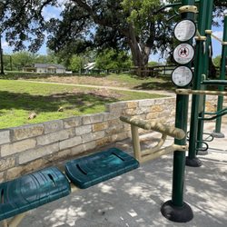 Yettie Polk Park - Workout equipment