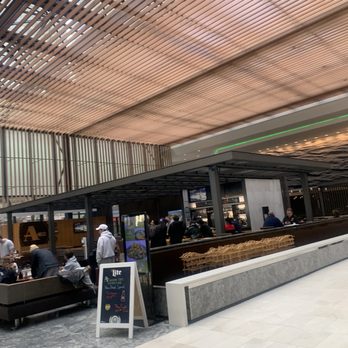 Hyatt Regency Chicago - 1st floor bar/restaurants - Hotels Near Me - Chicago, Illinois Hyatt Regency Chicago - 1st floor bar/restaurants - Hotels Near Me - Chicago, Illinois
