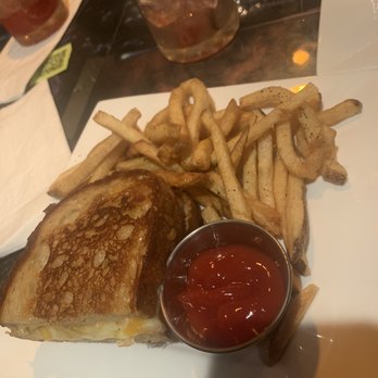 Gowanus Gardens - Grilled Cheese - Cocktail Bars Near Me - Brooklyn, New York