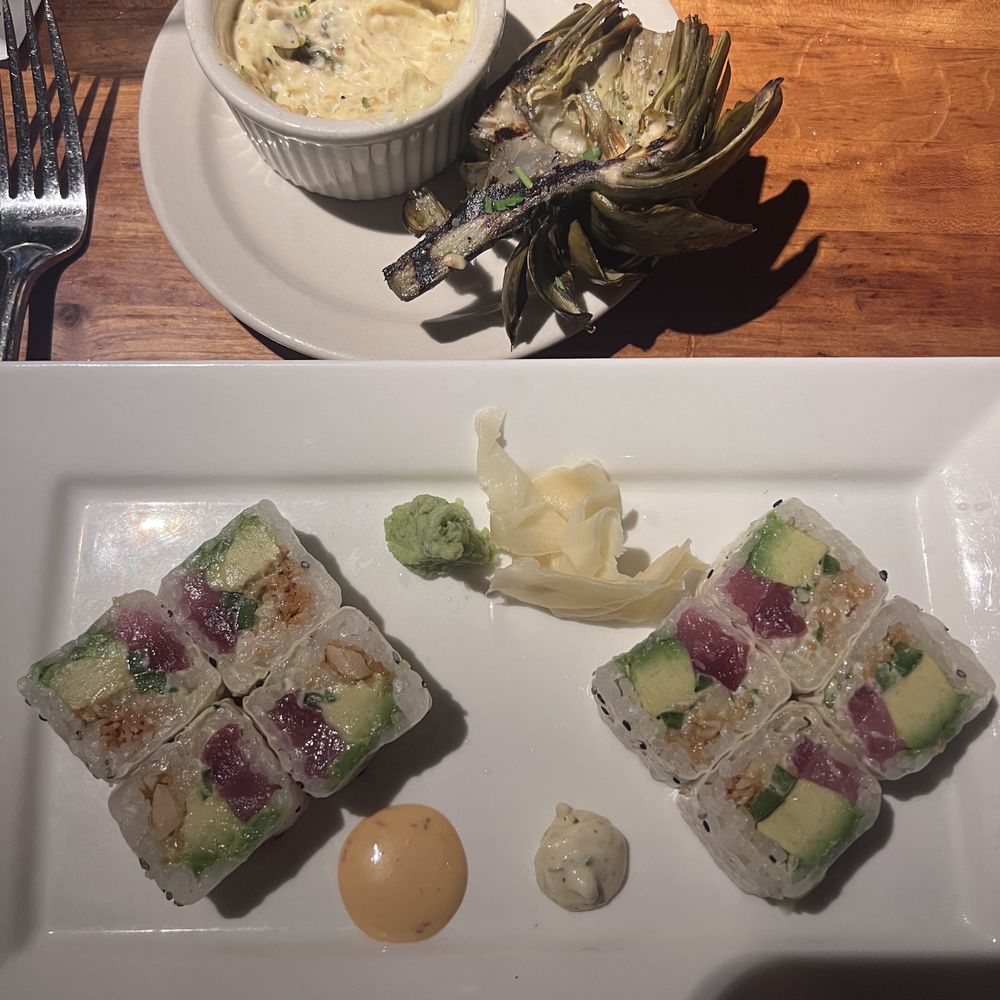 Houston's Restaurant - Thai Tuna Roll and Artichoke - New American Near Me - Irvine, California