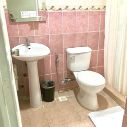 Oyster Plaza Hotel - Old but clean toilet
