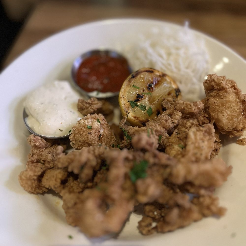 BJ's Restaurant & Brewhouse - Crispy Calamari - Pizza Near Me - Burbank, California