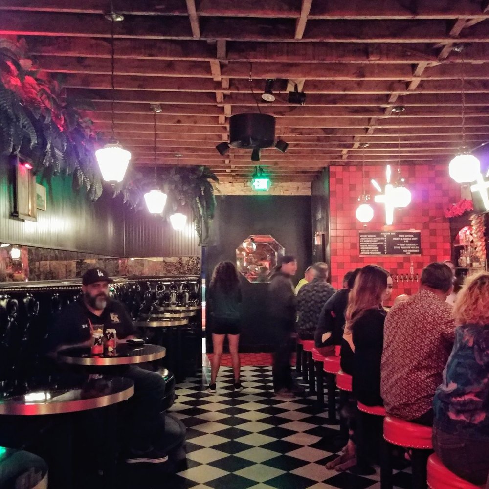 HOLIDAY BAR - Inside - Bars Near Me - Los Angeles, California
