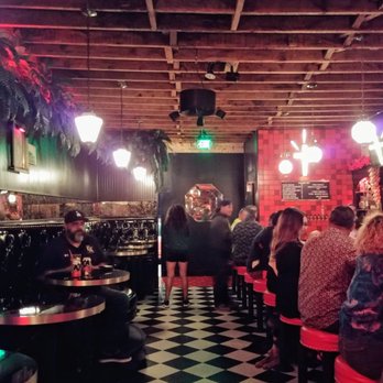 HOLIDAY BAR - Inside - Bars Near Me - Los Angeles, California