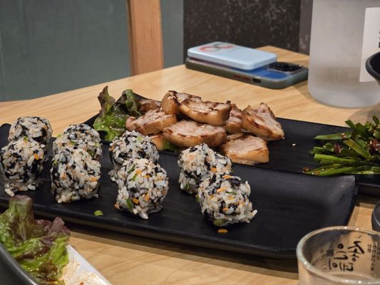 The One Jokbal 더 원 족발 by null