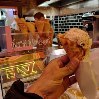 Haralds Vaffel - Jule waffle w ice cream - Waffles Near Me - Oslo, 03 Haralds Vaffel - Jule waffle w ice cream - Waffles Near Me - Oslo, 03