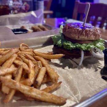 Throwback Tavern - Classic burger & fries - Burgers Near Me - Pembroke Pines, Florida
