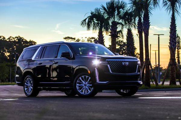 Luxury SUV Transportation Service - Welcome to our family-run limo service! With many years of experience, we take pride in delivering top-notch, reliable, and luxurious transportation services.