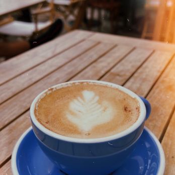 Fig Tree - Vanilla oat milk latte with cinnamon - Cafes Near Me - Los Angeles, California