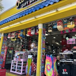 Oceanwear Gift Shop - NASTY manager !