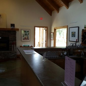 Daveste Vineyards - inside tasting room - Wineries Near Me - Troutman, North Carolina Daveste Vineyards - inside tasting room - Wineries Near Me - Troutman, North Carolina