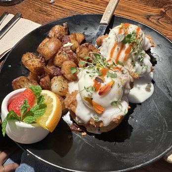 Surisan - Eggs Benedict with fried chicken - Korean Near Me - San Francisco, California Surisan - Eggs Benedict with fried chicken - Korean Near Me - San Francisco, California