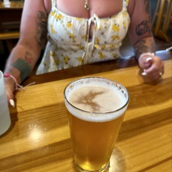 Coconut's Fish Cafe - Kamaole - Bikini blonde beer - Seafood Near Me - Kihei, Hawaii