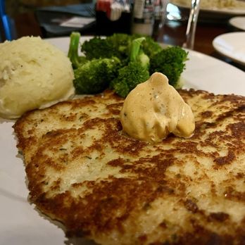 Lakeside Tavern - New American Near Me - Knoxville, Tennessee