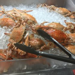 Peter's Fish Market - More crabs!