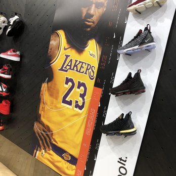 Foot Locker - 16's - Sports Wear Near Me - Los Angeles, California