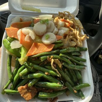 Mei Wei Chinese Restaurant - L20 Lunch Special. Beef string beans, chicken chow mein and veggies sub out fried rice $2 up charge. - Chinese Near Me - Modesto, California
