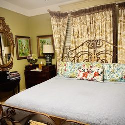 Fairfield Place Bed & Breakfast Inn - Thornhill Room