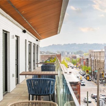 Caption by Hyatt - Bar Lounge - Hotels Near Me - Chattanooga, Tennessee Caption by Hyatt - Bar Lounge - Hotels Near Me - Chattanooga, Tennessee