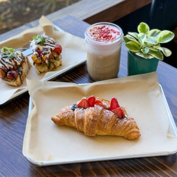 Grounded - Livermore - Strawberry chocolate croissant - Coffee & Tea Near Me - Livermore, California