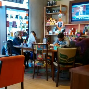 Tienda de Cafe - Mesa grande al fondo - Coffee & Tea Near Me - Buenos Aires, C