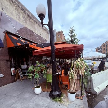 Chicago Waffles - Oak Park - Outdoor seating area - Breakfast & Brunch Near Me - Oak Park, Illinois