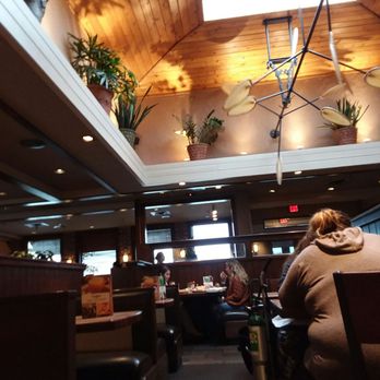 Cheddar's Scratch Kitchen - Best ceiling fan in Spugmo. - American Near Me - Springfield, Missouri