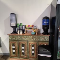 Oliver’s Cafe by the Falls - Coffe &Tea stand