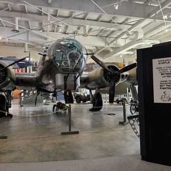8th air force museum gift shop