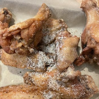 Buffalo Wild Wings - Salt and Vinegar dry rub wings. I'm not sure what happened here. Dry and no flavor, did not even look appetizing. - Chicken Wings Near Me - Murrieta, California Buffalo Wild Wings - Salt and Vinegar dry rub wings. I'm not sure what happened here. Dry and no flavor, did not even look appetizing. - Chicken Wings Near Me - Murrieta, California