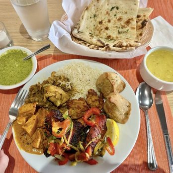Bhatti Himalayan Grill - CHICKEN CURRY , BUTTER CHICKEN , SOUP , TANDOORI CHICKEN , NAAN BREAD , all yummy - Indian Near Me - San Diego, California