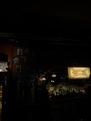 Hank’s Bar by null