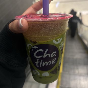 Chatime Culver City - my badly mixed matcha and it didn't even look like the advertisement it was supposed to be matcha on top the milk then the boba balls - Bubble Tea Near Me - Culver City, California Chatime Culver City - my badly mixed matcha and it didn't even look like the advertisement it was supposed to be matcha on top the milk then the boba balls - Bubble Tea Near Me - Culver City, California