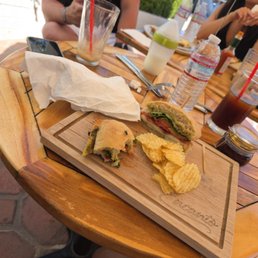 Food with nonstop Cant sit inside because its loud and have no ac. Food with nonstop Cant sit inside because its loud and have no ac.