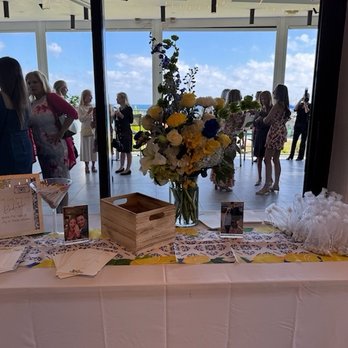 La Bella Rosa Florist - Tall floral arrangements for buffets - Florists Near Me - Lighthouse Point, Florida La Bella Rosa Florist - Tall floral arrangements for buffets - Florists Near Me - Lighthouse Point, Florida