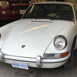 Peter's Garage - Porsche's always seem to smile. 1965 912.
