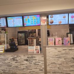 The Big Squish Lemonade & Bubble Tea - Inside the food court