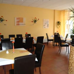 Lessing-Café - Großer  Gastraum, ideal für lange Tafeln . Bis 30 Personen.