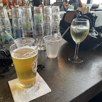 Grizzly's - Beer and wine at the bar. - Beer Bar Near Me - Stratton, Vermont