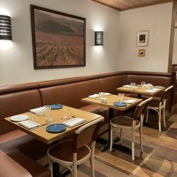 Napa Bistro & Wine Bar - Stonecrest - Dining room