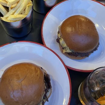Collect - Burgers Near Me - Lisbon, 11 Collect - Burgers Near Me - Lisbon, 11