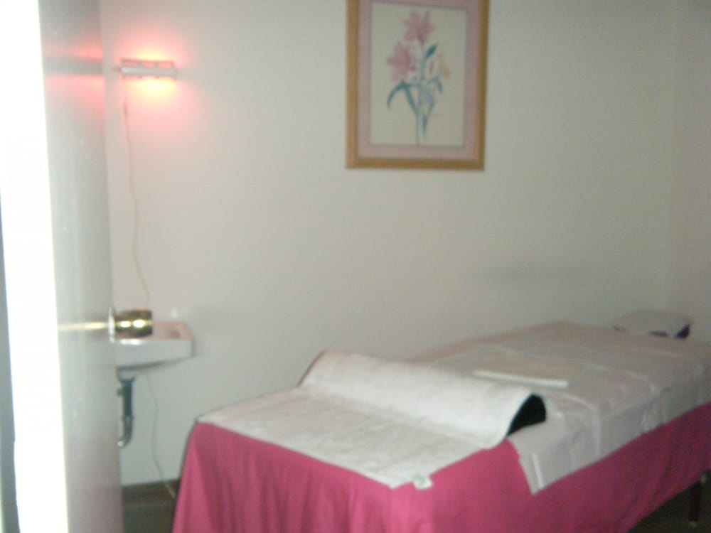 EVANSTON SPA Updated July 2024 1819 Church St, Evanston, Illinois