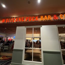 WOLFGANG PUCK BAR & GRILL - Updated October 2025 - 3853 Photos & 2666 ...