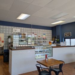 Main Street Deli and Diner - Love her choice of decor... fresh & inviting