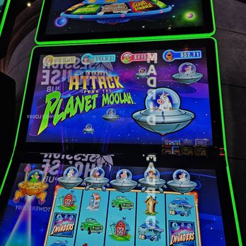 WinStar World Casino and Resort - Playing the machines! - Casinos Near Me - Thackerville, Oklahoma WinStar World Casino and Resort - Playing the machines! - Casinos Near Me - Thackerville, Oklahoma