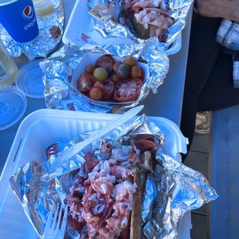 Red's Eats - Huge lobster rolls! - Seafood Near Me - Wiscasset, Maine Red's Eats - Huge lobster rolls! - Seafood Near Me - Wiscasset, Maine